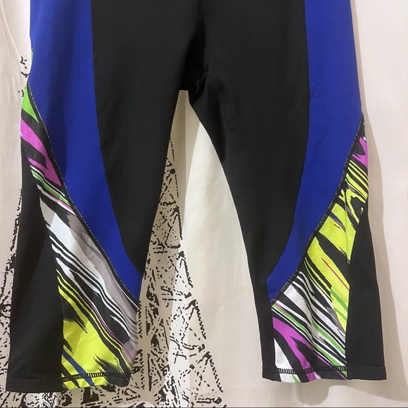 Fabletics Athletic Workout Back Pockets Capri Leggings - Picture 3 of 11